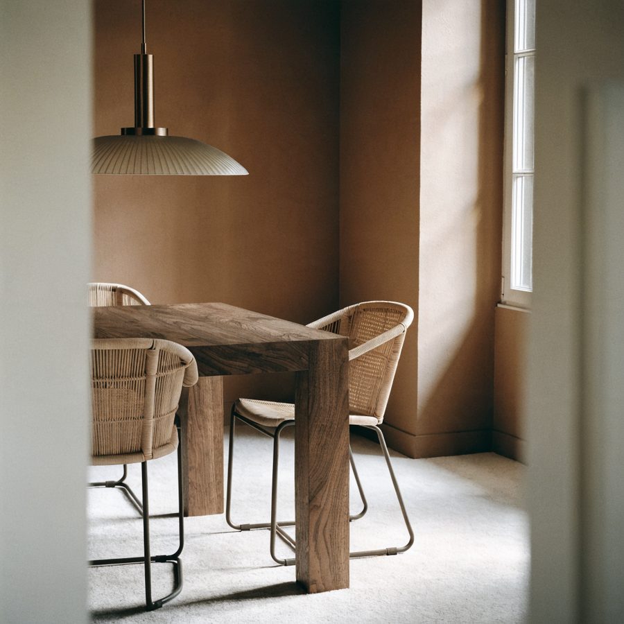 Comedor con madera noble